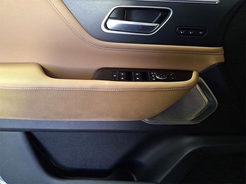 Certified 2025 INFINITI QX80 Sensory image 14