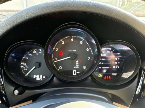 Used 2022 Porsche Macan image 21
