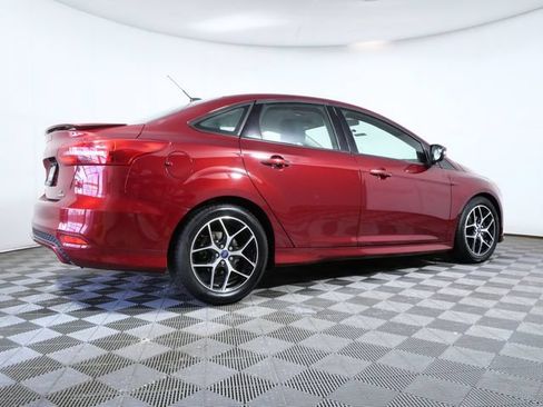 Used 2016 Ford Focus SE w/ SE Sport Package FWD image 8