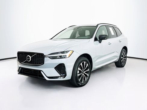 Used 2025 Volvo XC60 B5 Core AWD/4WD image 3