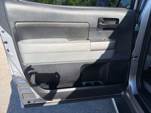 Used 2010 Toyota Tundra 4x4 CrewMax image 21