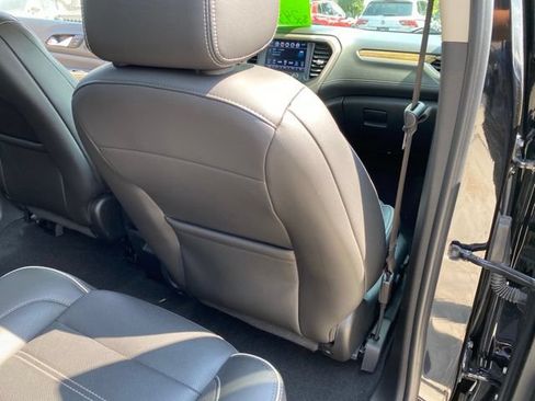 Used 2019 GMC Acadia Denali w/ Technology Package AWD/4WD image 37