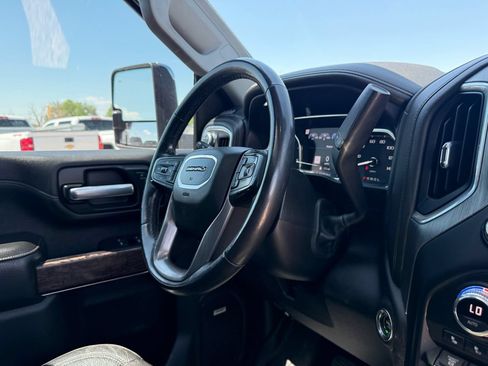 Used 2020 GMC Sierra 2500 Denali w/ Denali Ultimate Package AWD/4WD image 17