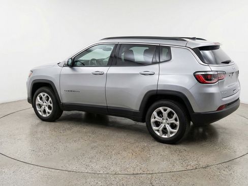 Used 2025 Jeep Compass Latitude AWD/4WD image 6