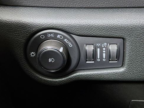New 2026 Chrysler Pacifica Select FWD image 13