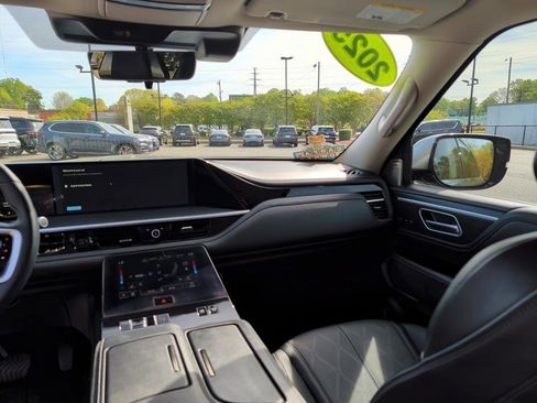 Certified 2025 INFINITI QX80 Sensory image 10