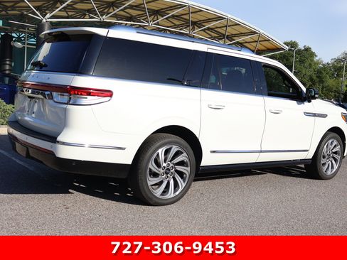 Used 2023 Lincoln Navigator L Reserve RWD image 9