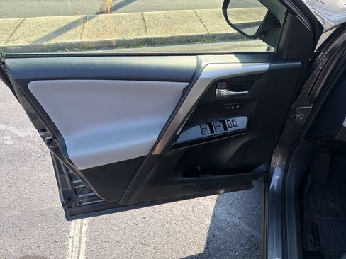 Used 2017 Toyota RAV4 Limited FWD image 20
