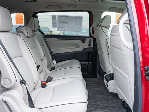 New 2026 Honda Odyssey Touring image 14