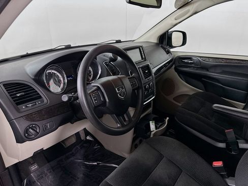 Used 2019 Dodge Grand Caravan SE w/ UConnect Hands-Free Group FWD image 15