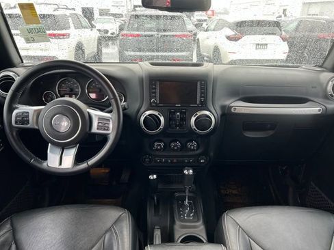Used 2016 Jeep Wrangler Unlimited Rubicon image 9