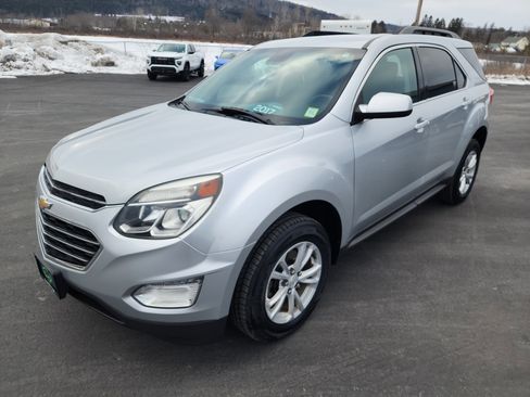 Used 2017 Chevrolet Equinox LT w/ Convenience Package image 4