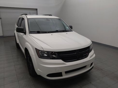 Used 2020 Dodge Journey SE w/ SE Popular Equipment Group image 14