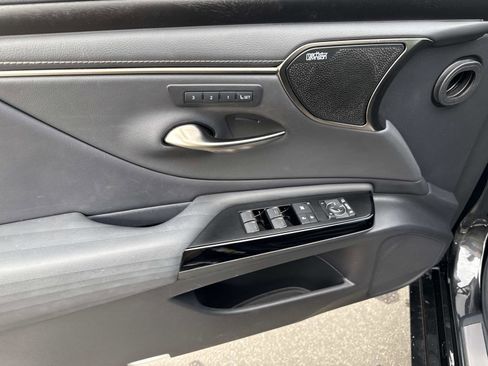 Used 2022 Lexus ES 350 Ultra Luxury w/ Accessory Package 2 image 18