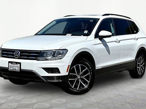 Used 2021 Volkswagen Tiguan SE w/ Panoramic Sunroof Package FWD image 3
