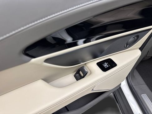 Used 2025 Lincoln Nautilus Reserve AWD/4WD image 38