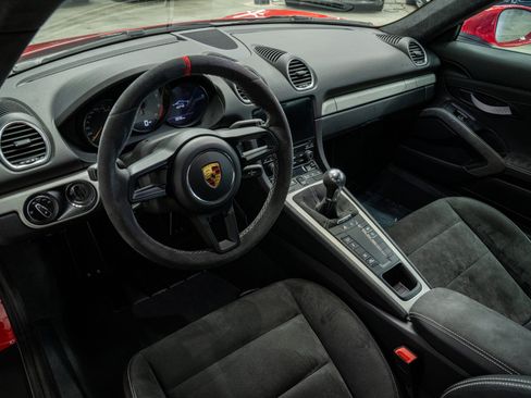 Used 2020 Porsche 718 Cayman GT4 RWD image 12