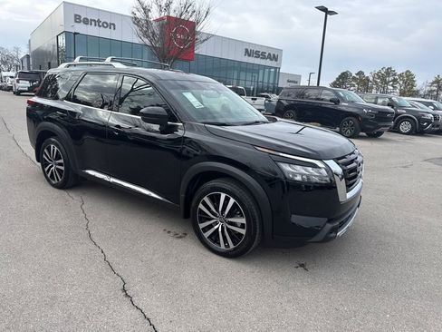 Certified 2025 Nissan Pathfinder Platinum image 9