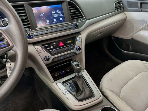 Used 2017 Hyundai Elantra SE FWD image 25