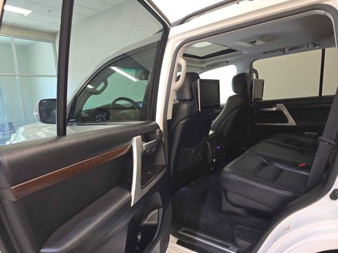 Used 2017 Toyota Land Cruiser AWD/4WD image 25