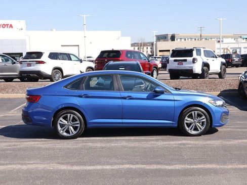 Used 2024 Volkswagen Jetta SE image 5