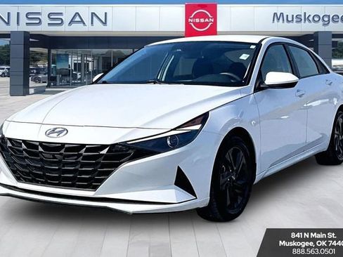 Used 2023 Hyundai Elantra SEL image 3