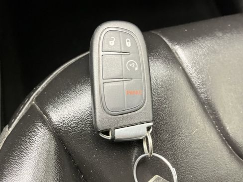 Used 2021 Jeep Cherokee Latitude Plus FWD image 24