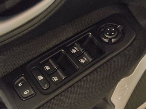 Used 2020 Jeep Renegade Sport FWD image 27