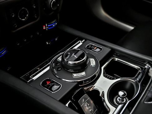 Used 2018 Rolls-Royce Wraith RWD image 34