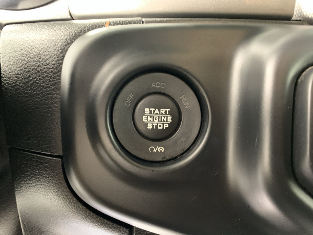 Used 2019 Jeep Wrangler Unlimited Sahara AWD/4WD image 17