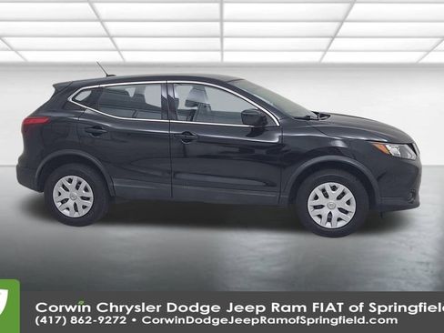 Used 2019 Nissan Rogue Sport S image 17