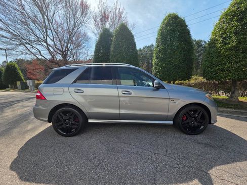 Used 2013 Mercedes-Benz ML 63 AMG 4MATIC image 6