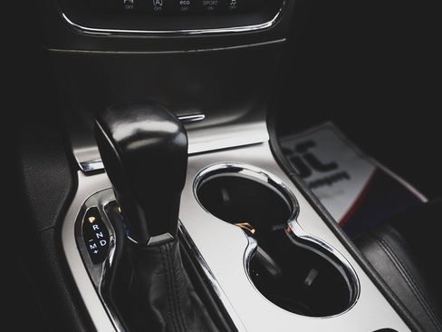 Used 2018 Jeep Grand Cherokee Altitude image 17