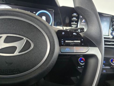 Used 2024 Hyundai Elantra SEL FWD image 21