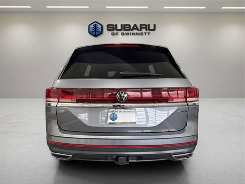 Used 2024 Volkswagen Atlas SE w/ Panoramic Sunroof Package image 4