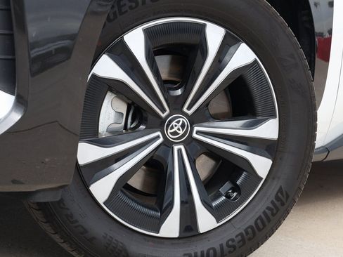 Used 2025 Toyota bZ4X XLE w/ Weather Package image 13