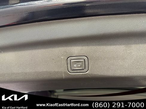 Used 2024 GMC Yukon AT4 w/ Technology Package AWD/4WD image 17
