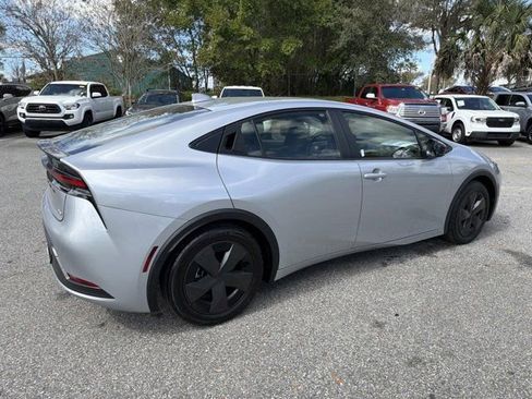 Used 2025 Toyota Prius LE image 2
