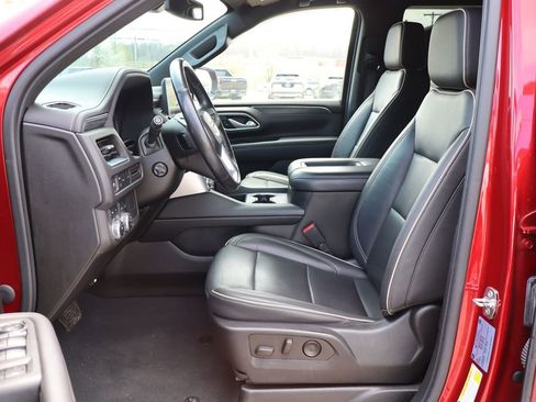 Used 2021 GMC Yukon SLT w/ Rear Media and Nav Package AWD/4WD image 14