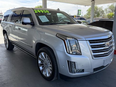 Used 2019 Cadillac Escalade ESV Platinum AWD/4WD image 2