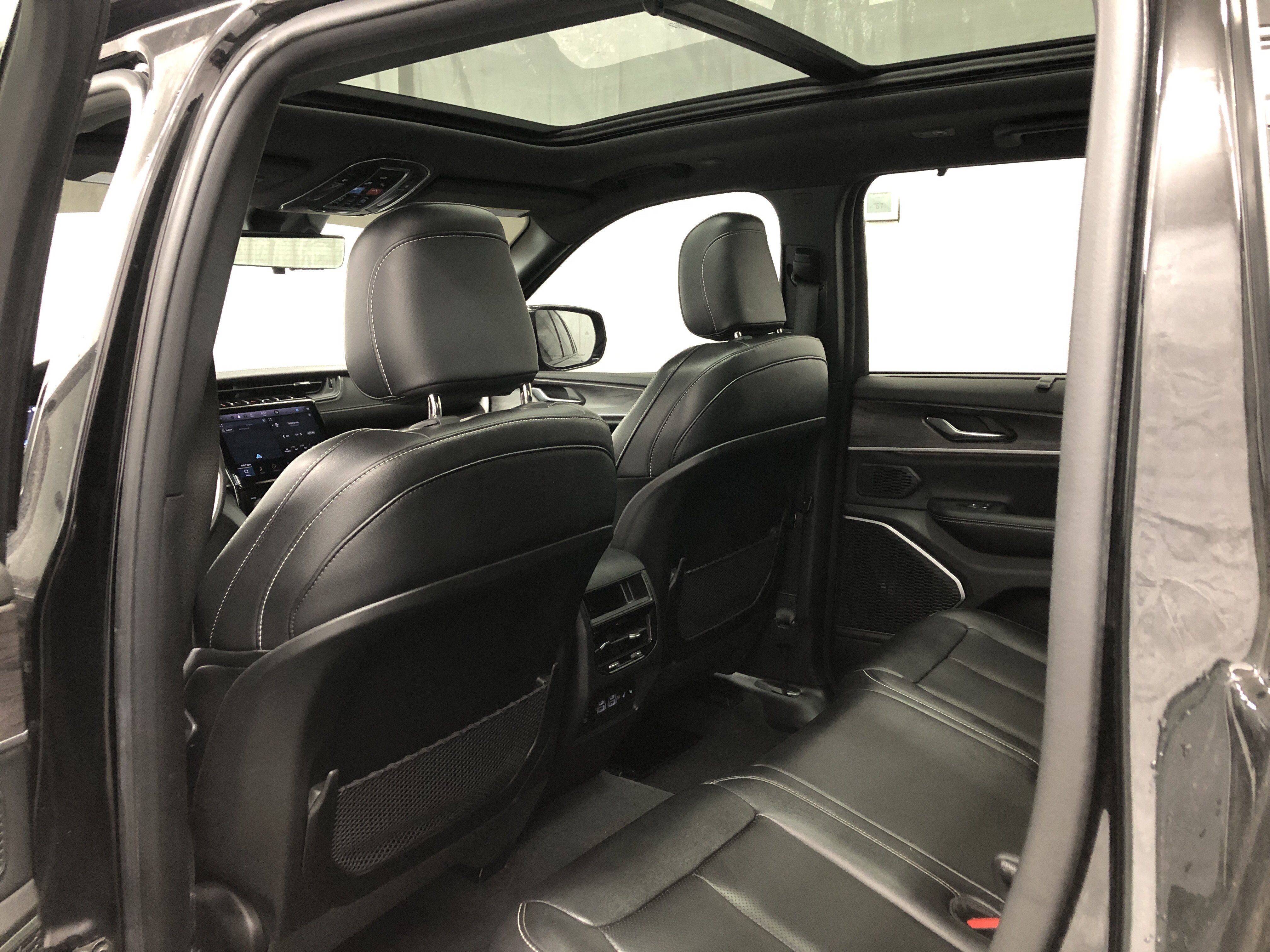 Certified 2024 Jeep Grand Cherokee Limited w/ Luxury Tech Group II AWD/4WD image 13