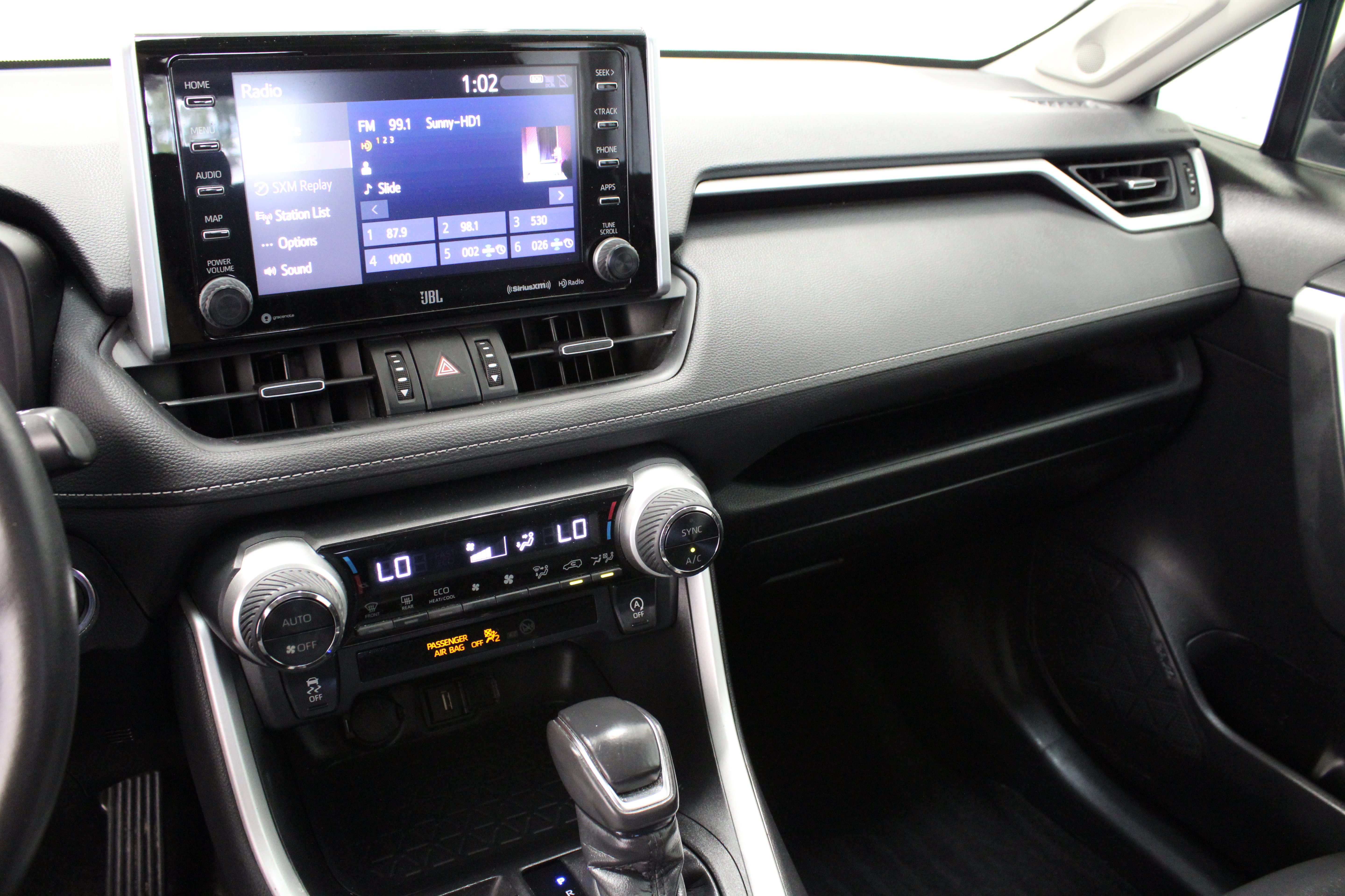 Used 2020 Toyota RAV4 XLE Premium FWD image 16