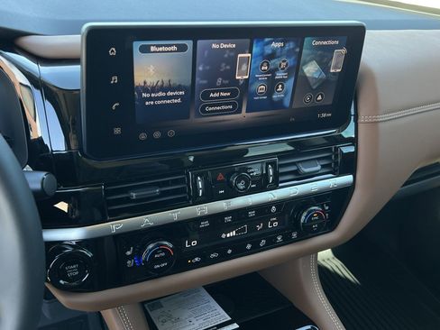 New 2026 Nissan Pathfinder Platinum image 10