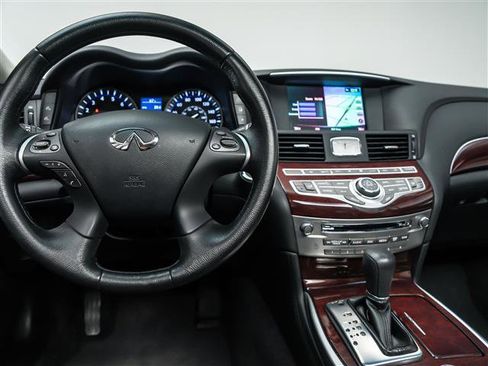 Used 2018 INFINITI Q70 L 3.7 image 22