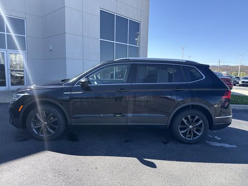 Used 2022 Volkswagen Tiguan SE image 2