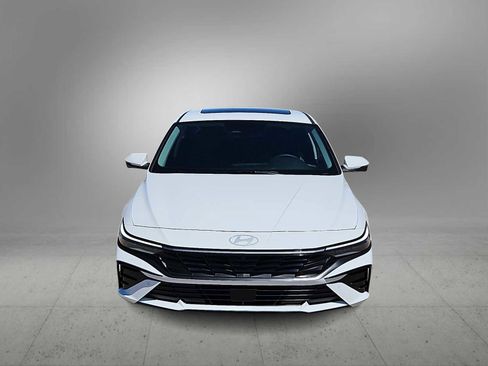 Used 2024 Hyundai Elantra Limited image 3