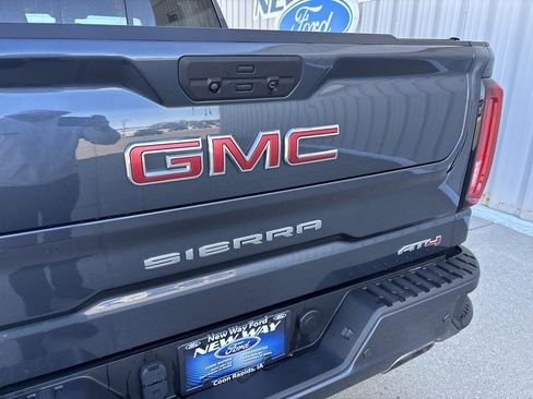 Used 2022 GMC Sierra 1500 AT4 image 9