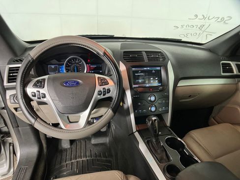 Used 2015 Ford Explorer XLT w/ Equipment Group 202A image 7