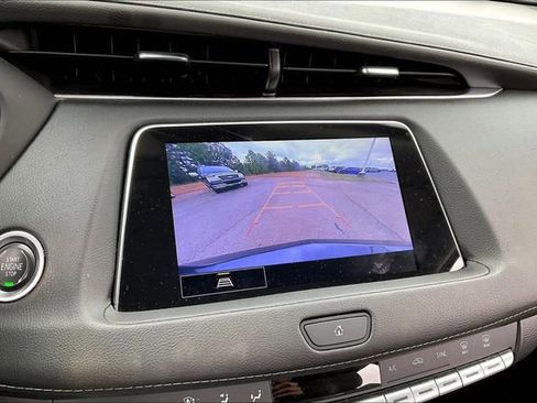 Used 2022 Cadillac XT4 Luxury w/ Cold Weather Package FWD image 11