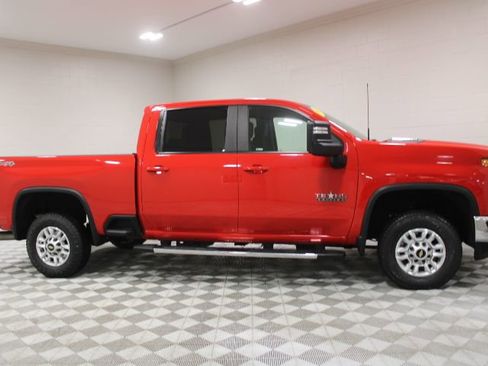 Used 2021 Chevrolet Silverado 2500 LT w/ Texas Edition image 12